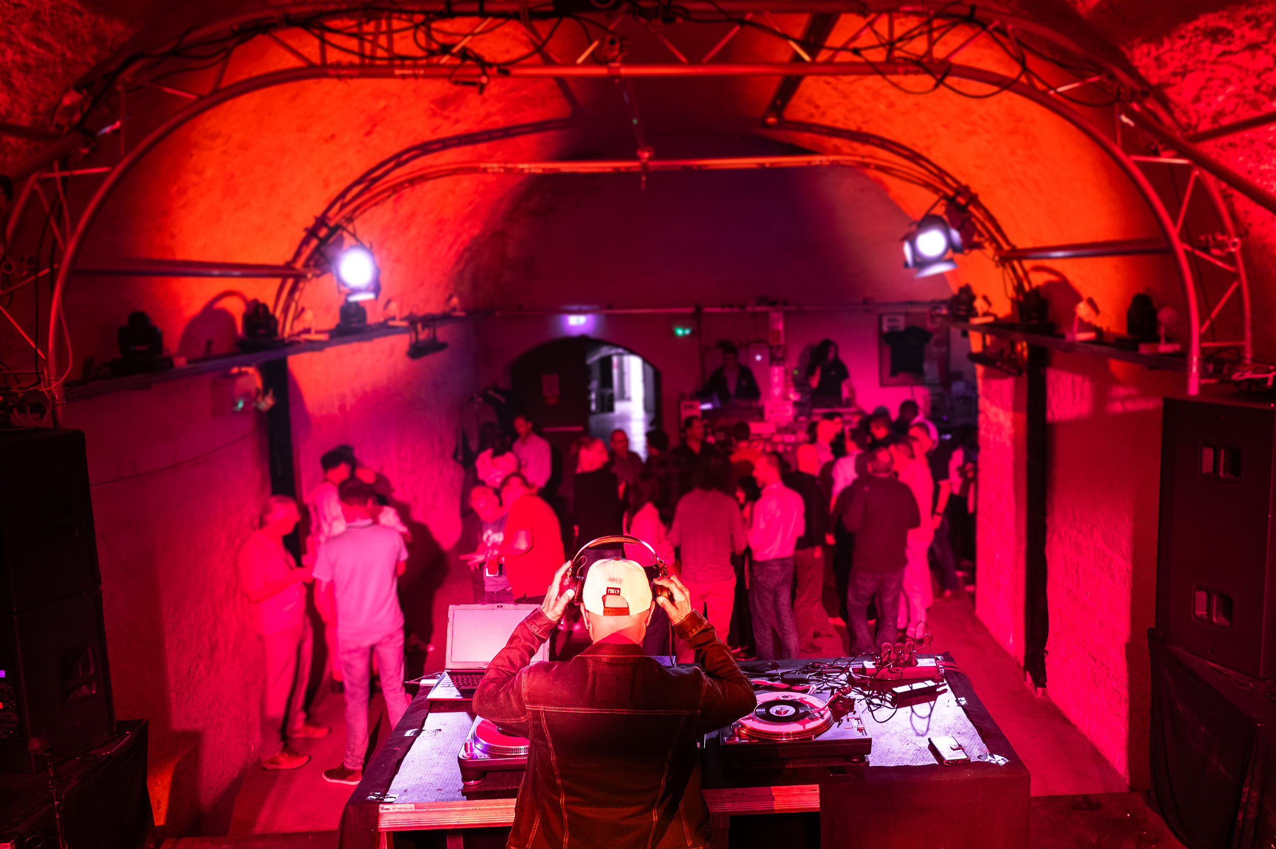 Soirée d'entreprise insolite au cœur des remparts de Bayonne au Magnéto : musique, dj, concert © Mathieu Prat