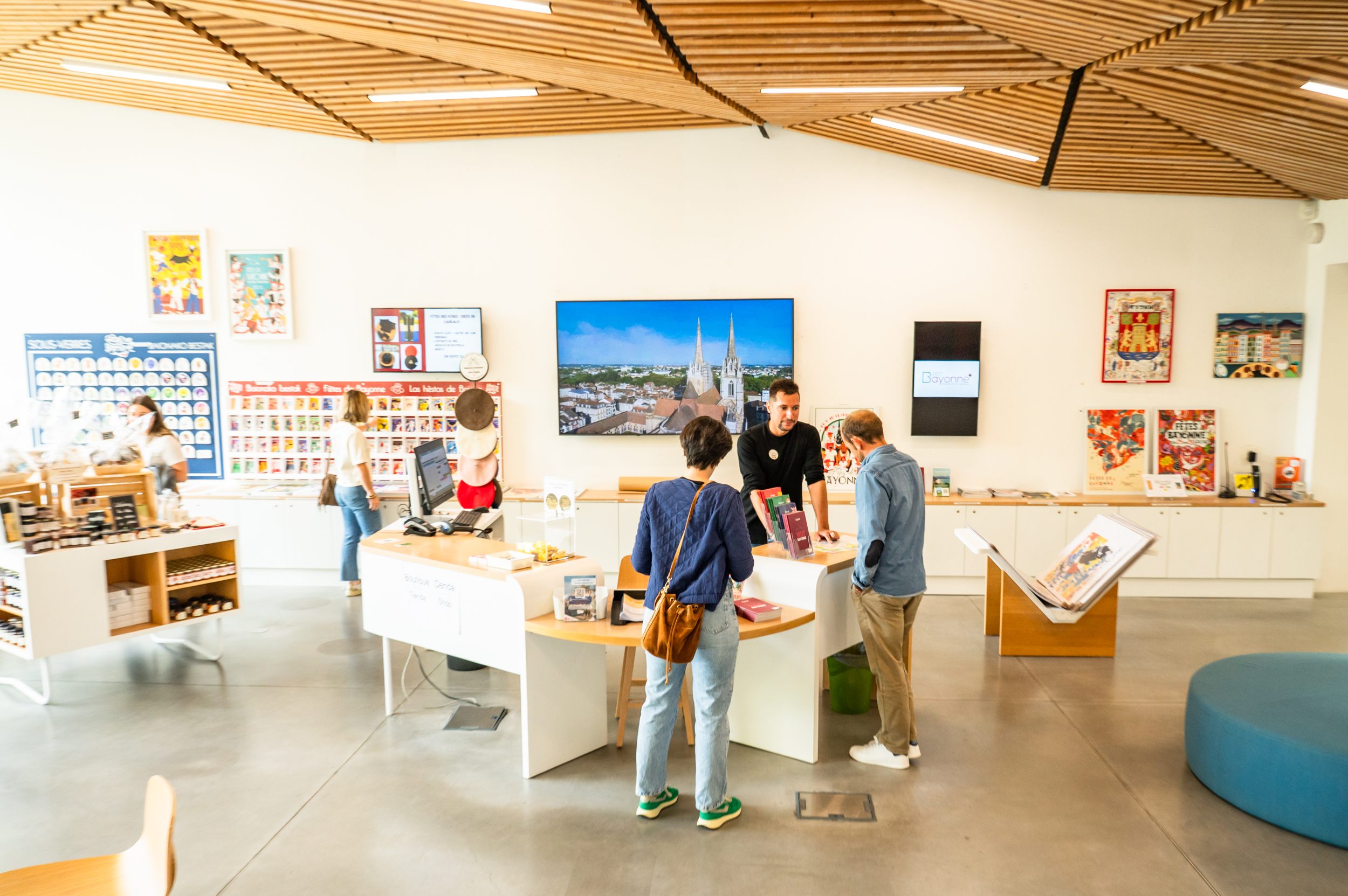 Accueil de l'Office de tourisme de Bayonne © Mathieu Prat