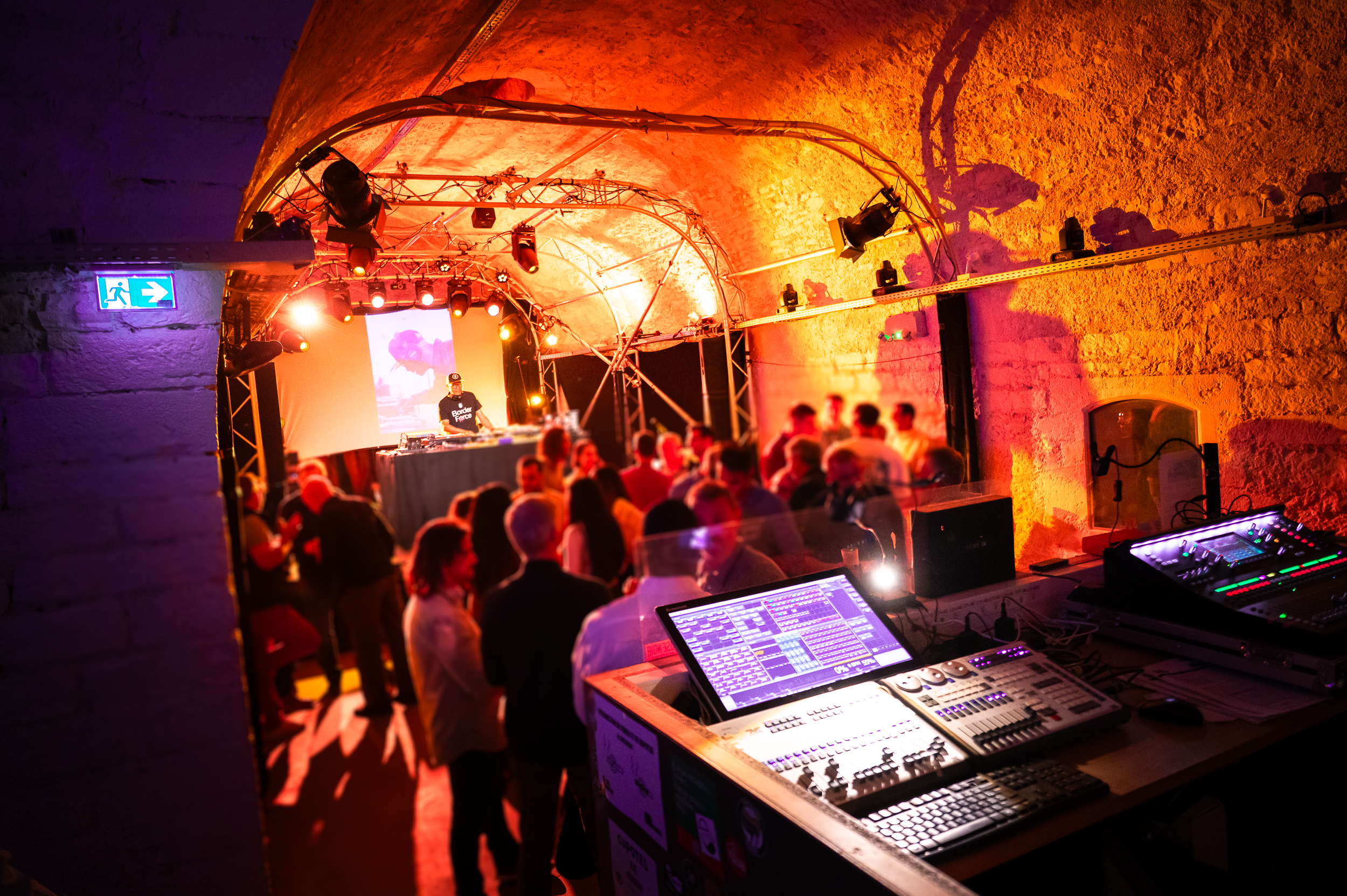 Soirée d'entreprise insolite au cœur des remparts de Bayonne au Magnéto : musique, dj, concert © Mathieu Prat