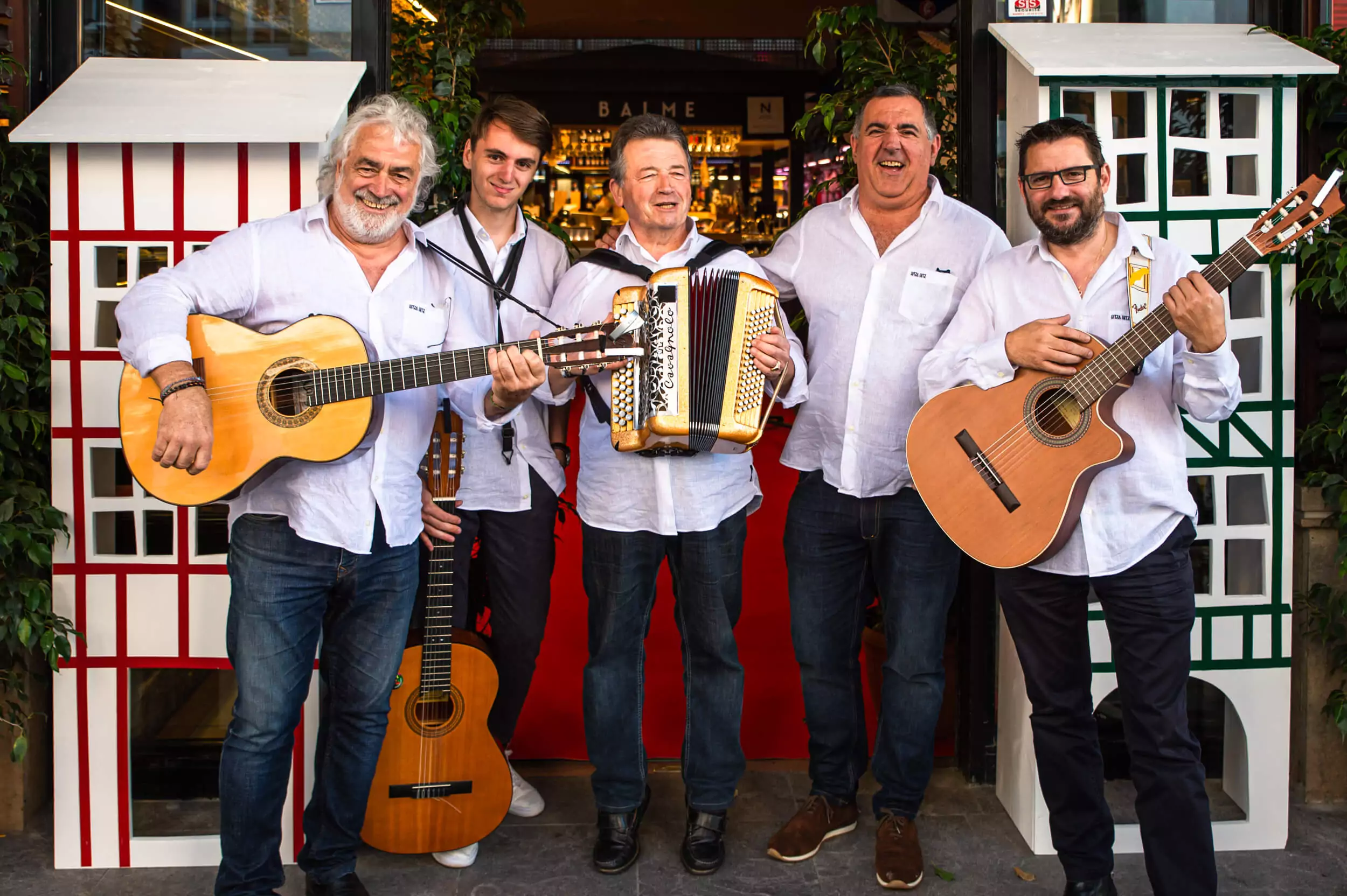 Groupe de musique lors d'une soirée privative aux Halles de Bayonne © Mathieu Prat