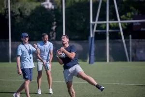 Team building rugby au stade Jean-Dauger : réception d’une chandelle devant le coach